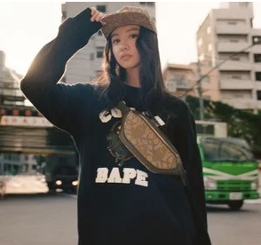 木村光希同款卫衣$350 卡包$150 Coach X Bape 年度重磅联名开售 收猿人头logo T恤、迷彩托特包