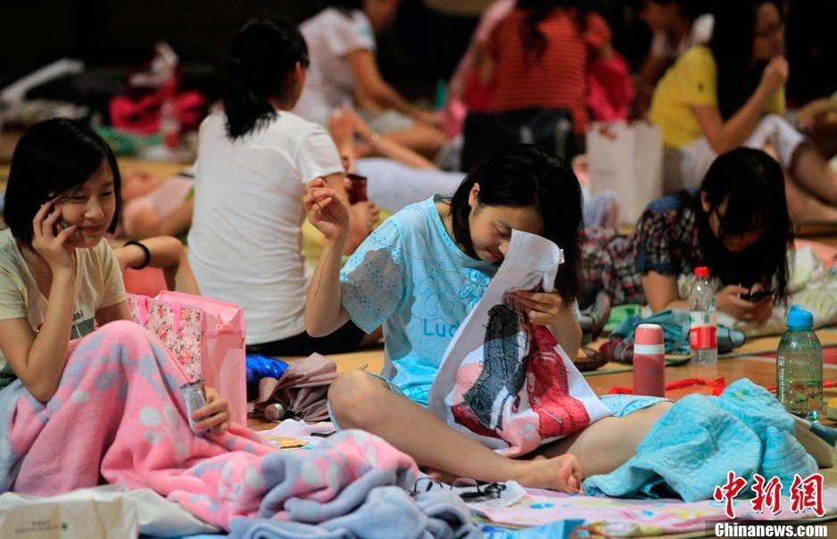 软妹：热浪滚滚的夏日，大学生没有空调的浪漫集体生活