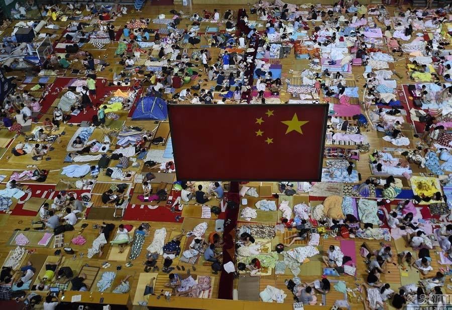 软妹：热浪滚滚的夏日，大学生没有空调的浪漫集体生活