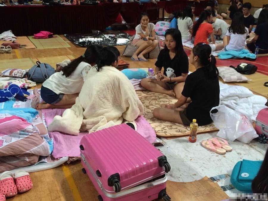 软妹：热浪滚滚的夏日，大学生没有空调的浪漫集体生活