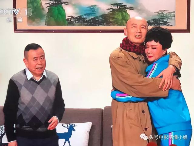 葛优果然搞笑！首次上春晚演“葛优躺”，他的经典台词却让人想哭