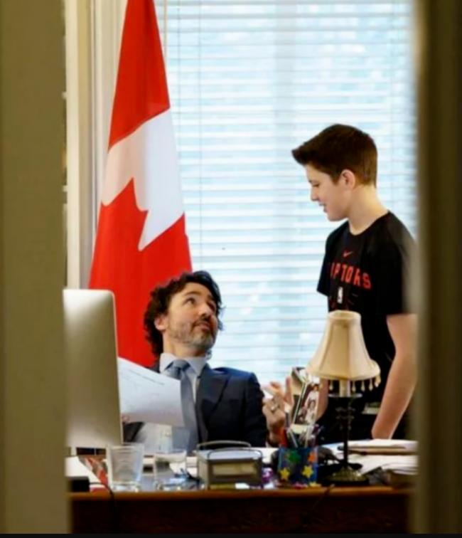 火了：特鲁多从60米高台一跃而下，吓到尖叫&hellip;