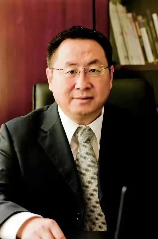 女博士后狂吻64岁院士 当事双方及家人回应来了