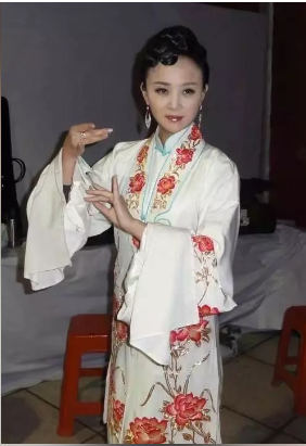 京剧名伶抢救不治 独留7岁儿 老母悲痛发讣文 京剧名伶抢救不治 独留7岁儿 老母悲痛发讣文