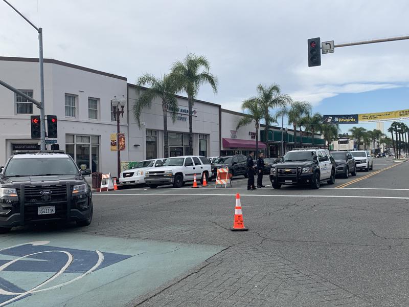 案发的蒙特利舞蹈学校位于美国银行所在的广场,沿街大都是华人商家。(记者邵敏/摄影...