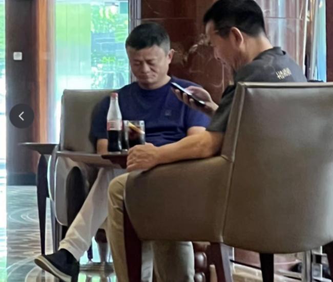 马云突然现身澳洲 穿布鞋喝可乐,惊人近况曝光 马云突然现身澳洲 穿布鞋喝可乐,惊人近况曝光