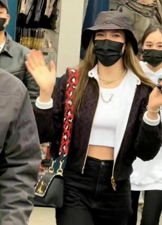 谷爱凌和邓文迪、赌王千金聚会,豪门媳妇也在 谷爱凌和邓文迪、赌王千金聚会,豪门媳妇也在