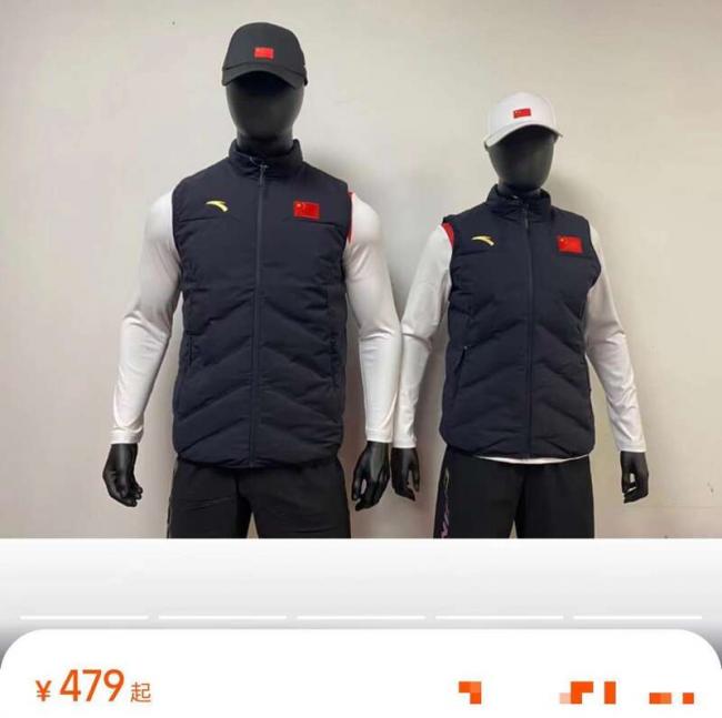 李天一出狱曝全家福:穿百元衣大变样 将移民美国 李天一出狱曝全家福:穿百元衣大变样 将移民美国