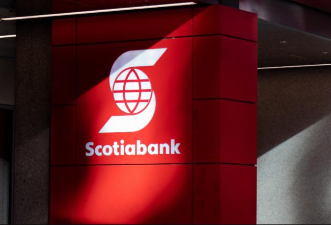 Scotiabank曝丑闻？银行门口贴满几十封信维权