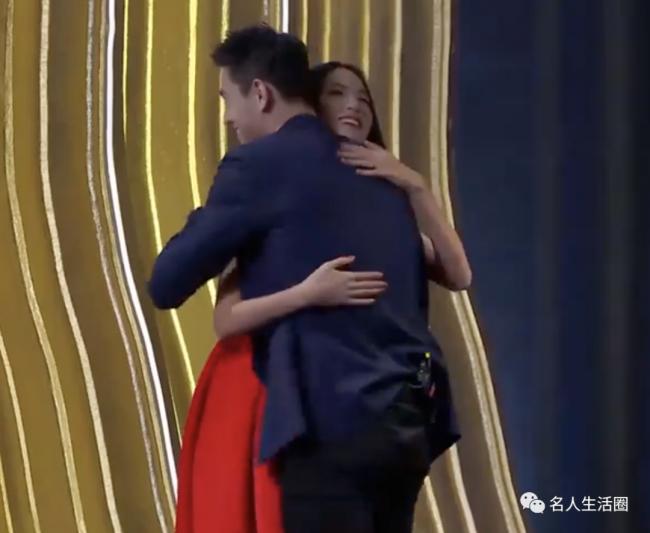 孙杨张豆豆官宣结婚!婚纱大片首曝光,十分养眼 孙杨张豆豆官宣结婚!婚纱大片首曝光,十分养眼