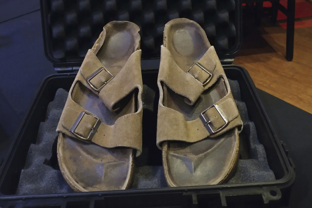 Steve Jobs着过Birkenstock以近22万美元成交，远高于预期的8万美元成交价。 AP图