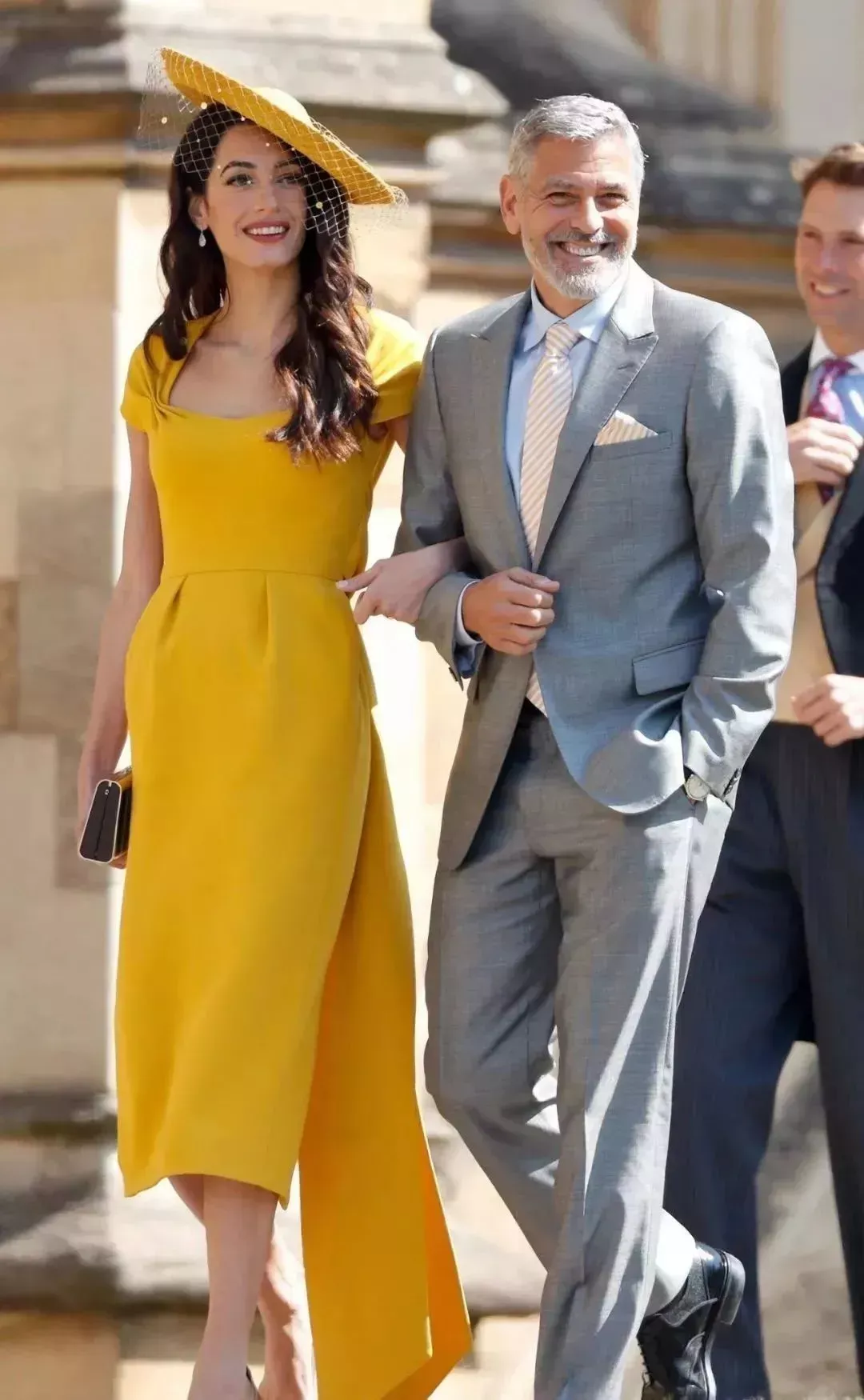 ·2018年，阿迈勒（左）与克鲁尼参加英国王子哈里的婚礼。。
