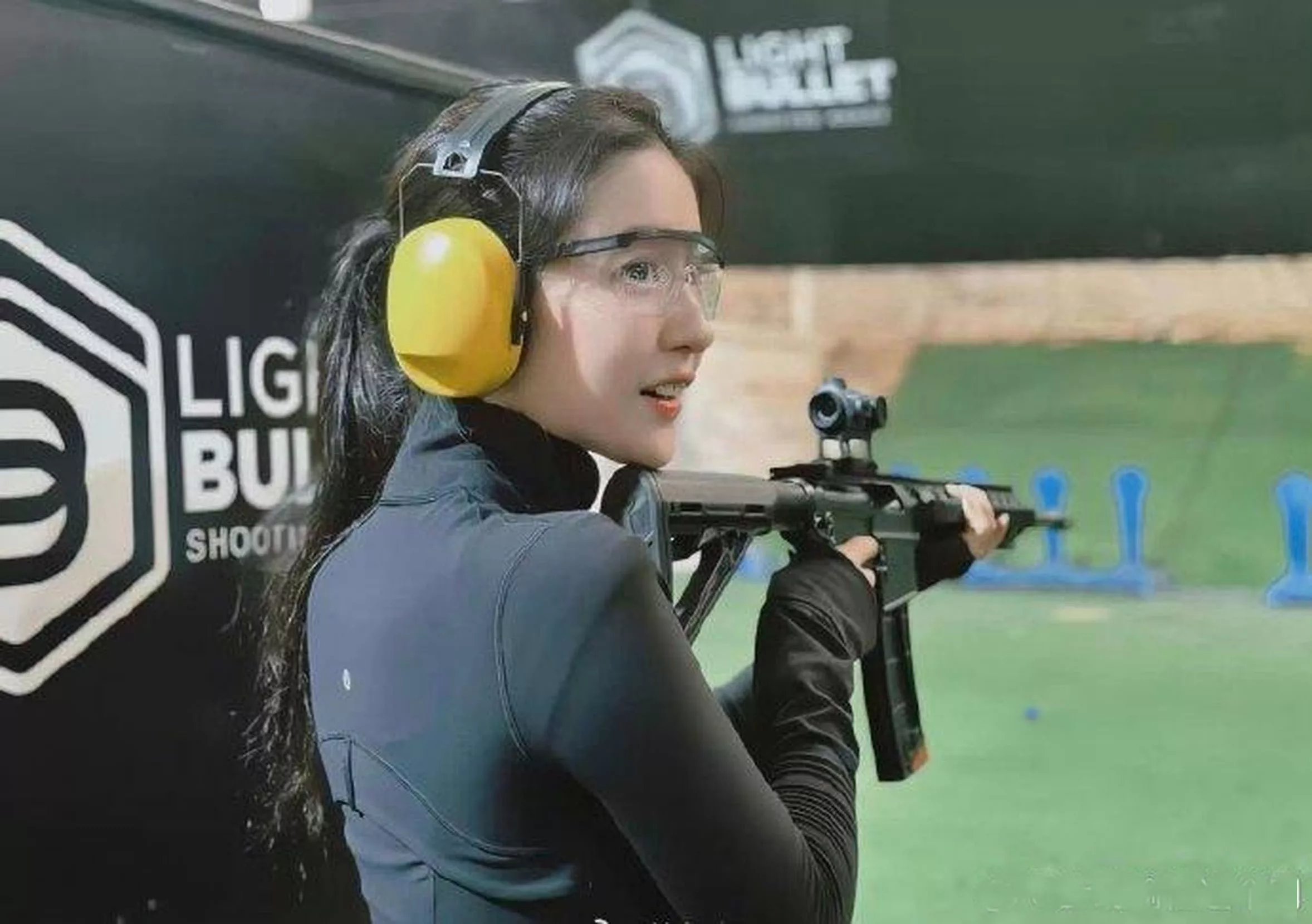 惊传:华为董事长与刘亦菲热恋 全网热议