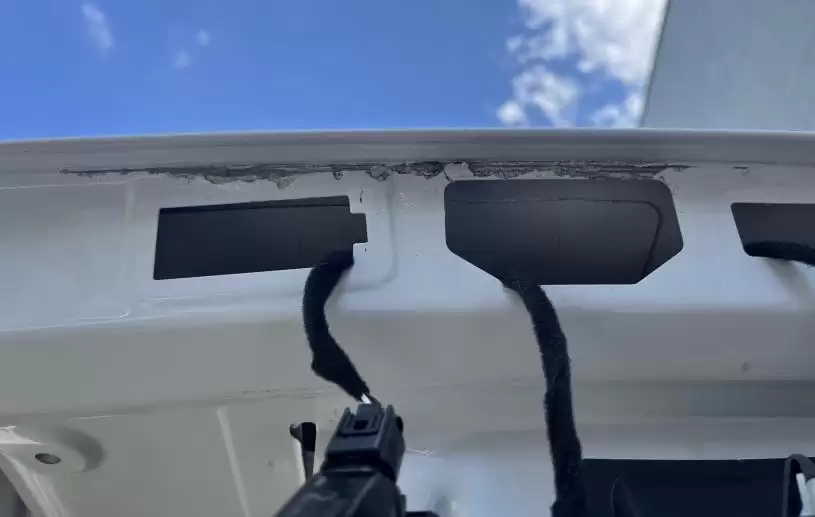 新车落地一年生锈油漆起泡 大温经销商称属“正常”拒保修