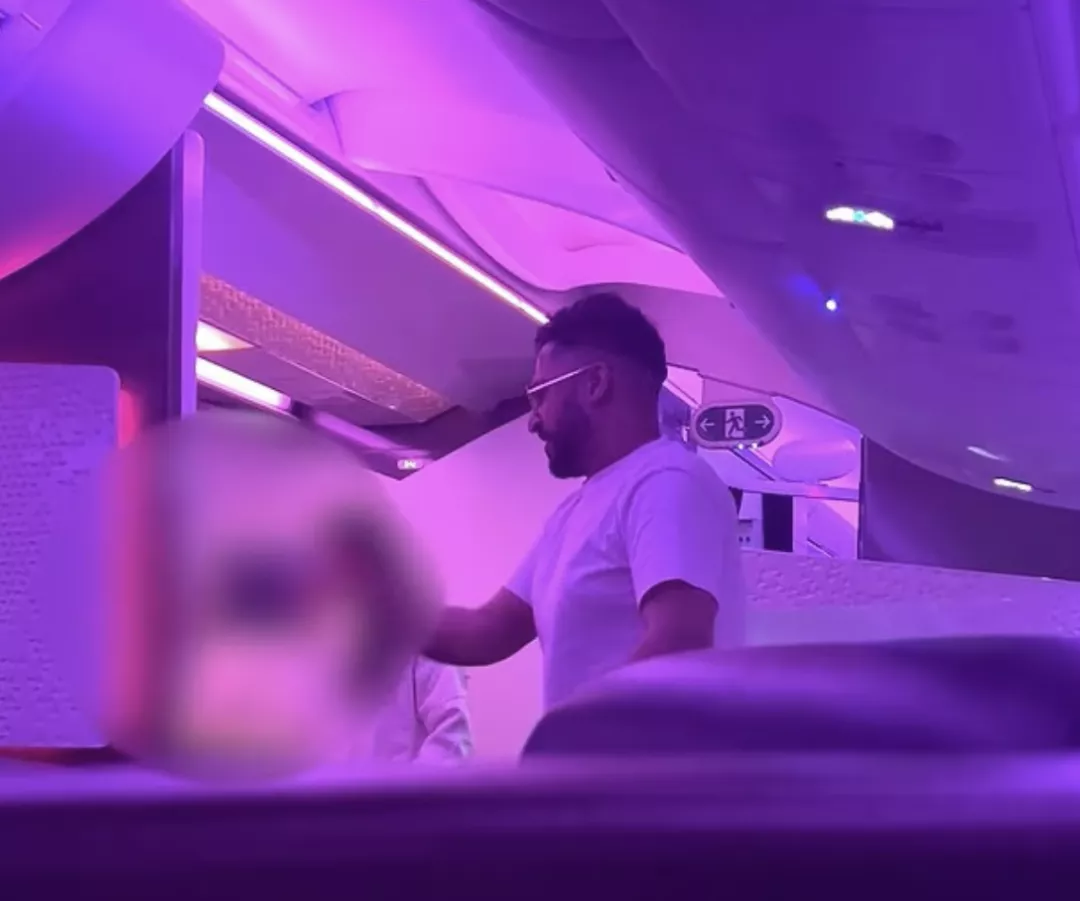 国际航班恐怖8小时 富豪大闹头等舱 被判15个月