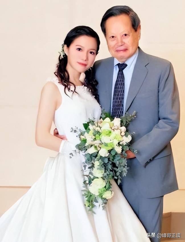 杨振宁与长子的一通电话,暴露了翁帆真实地位 杨振宁与长子的一通电话,暴露了翁帆真实地位