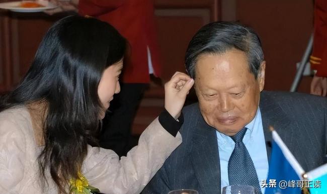 杨振宁与长子的一通电话,暴露了翁帆真实地位 杨振宁与长子的一通电话,暴露了翁帆真实地位