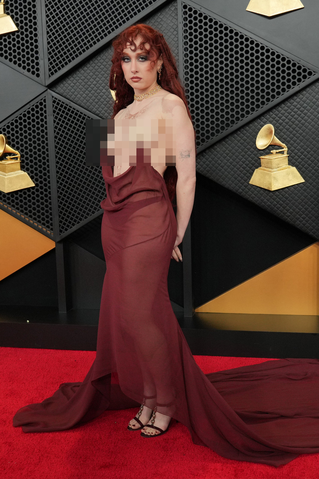 葛莱美：女歌手太敢穿！"半裸上空" 只靠乳环撑住&hellip;