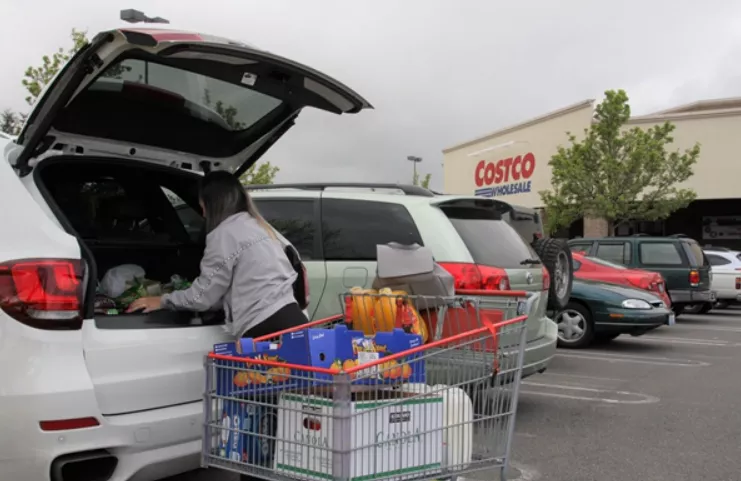 离谱!华人Costco门口遭持枪抢车 嫌犯竟用翻译软件…