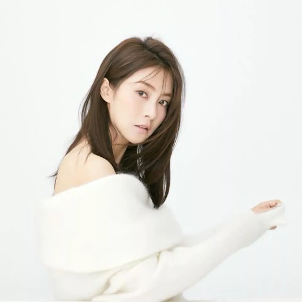 中国女星自爆炒股惨亏已破产失业 靠年迈母亲接济