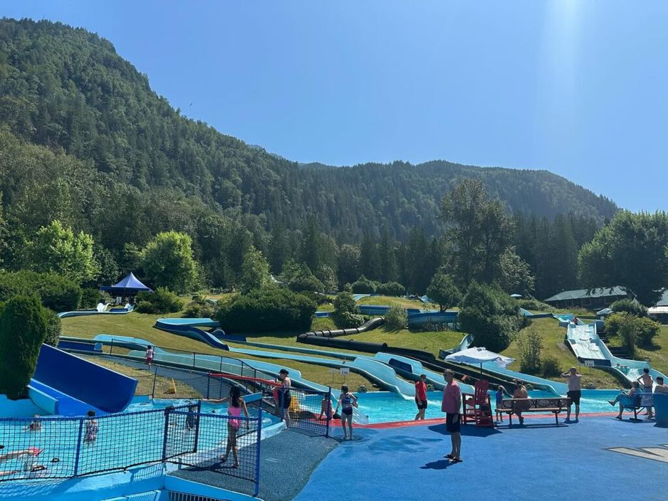 布赖达尔瀑布水上乐园