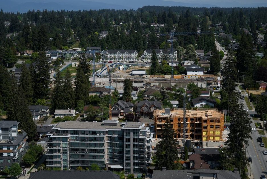 2023年5月16日,在加拿大卑诗省的科奎特兰,一处低层公寓及其他住房项目正在建设中。 加拿大新闻社/Darryl Dyck