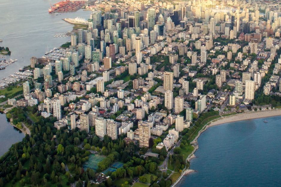 你可能会看到直升机低飞于温哥华