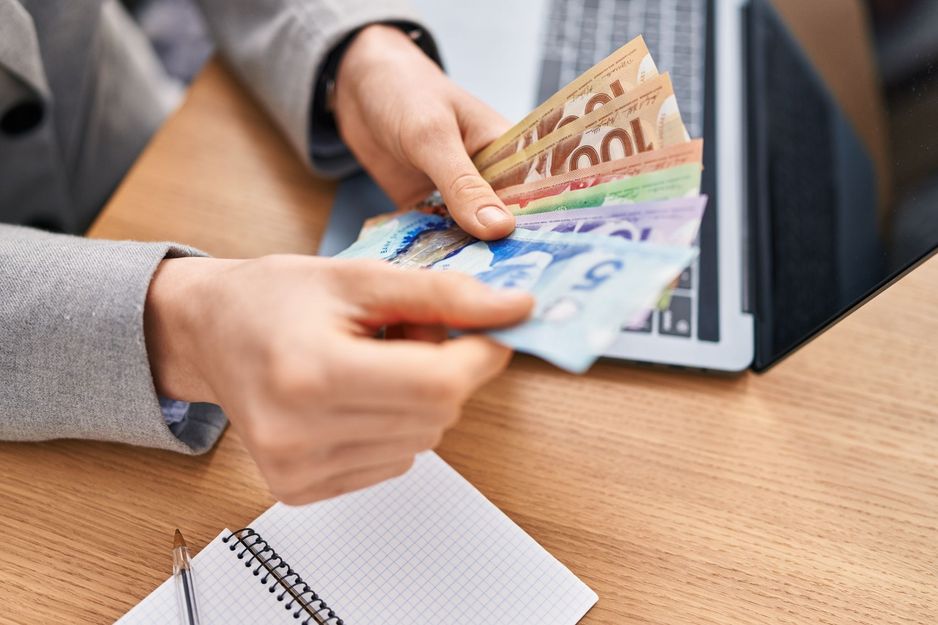 加拿大人将于下个月收到ACWB支付