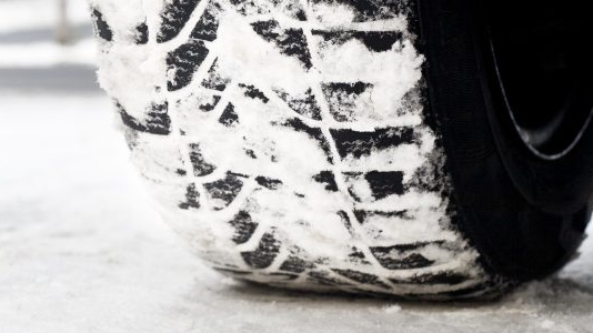 档案 - 一张冬季轮胎的图片。 (iStock)