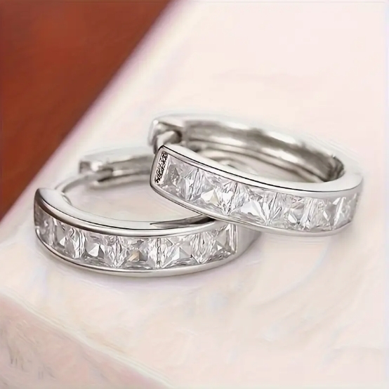 纯银莫桑石耳环15.08元