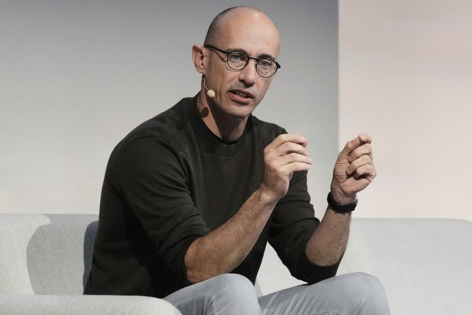 Shopify联合创始人兼首席执行官Tobias Lutke参加2025年6月12日在纽约举行的加密货币状态峰会。他在2024年成为加拿大收入最高的首席执行官,年薪达2.055亿加元,根据加拿大政策替代中心的报告。(美联社照片/Richard Drew)