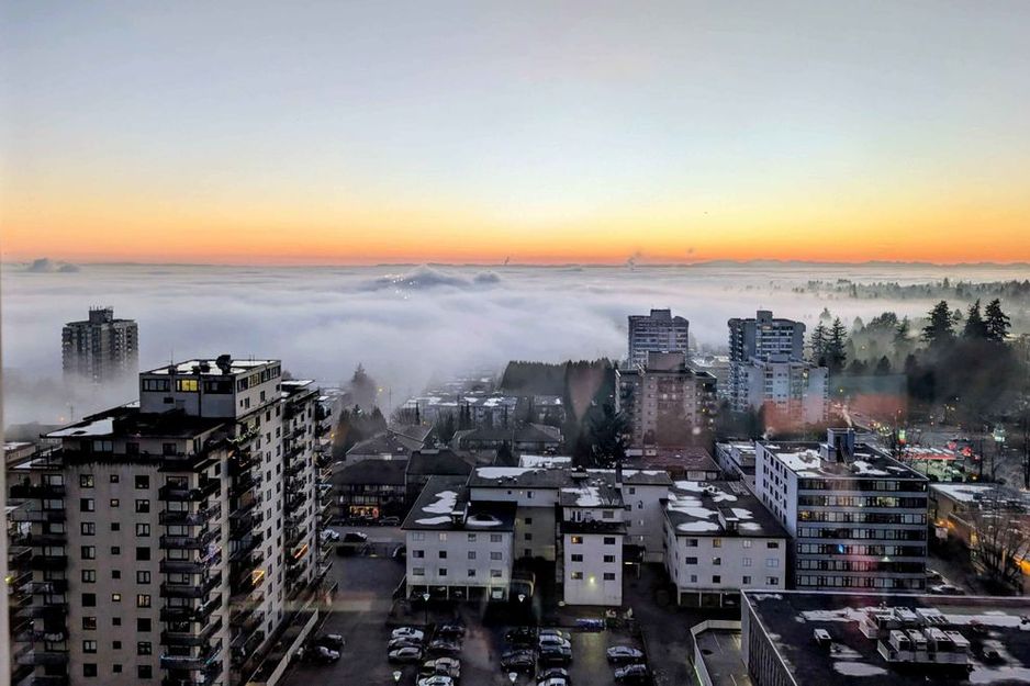 雾霭笼罩温哥华,降雪在即
