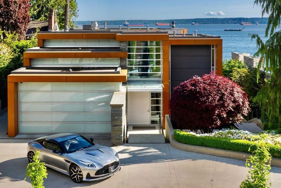 西温哥华的‘现代杰作’以低于原标价800万售出