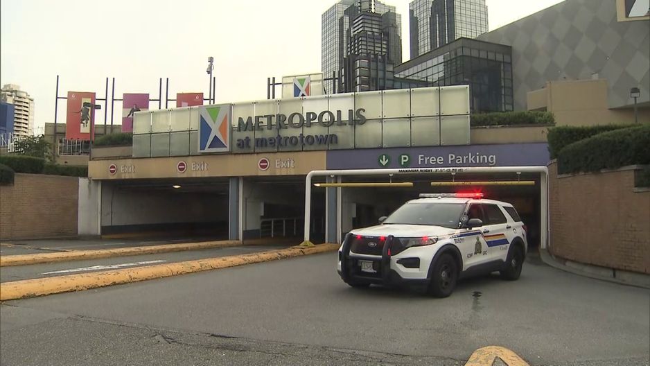 温哥华Metrotown购物中心的皇家骑警逮捕了多名零售盗窃嫌疑人 (CityNews Image)