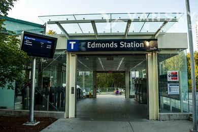 240818152456_390px-Translink_Edmonds_Station-a.jpg