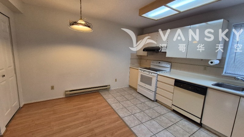 250829233630_Kitchen2.jpg
