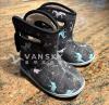 出一双儿童BOGS WINTER RAIN BOOTS 8 号