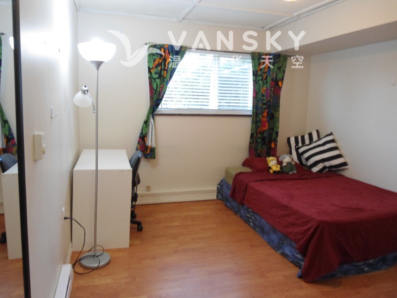 260718214729_room.JPG