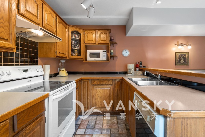 260720164400_Kitchen.jpg