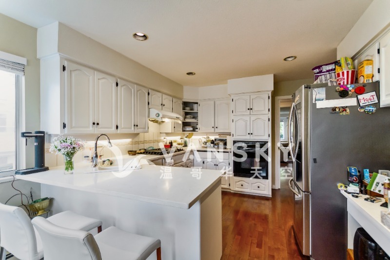 250318121128_kitchen.jpg