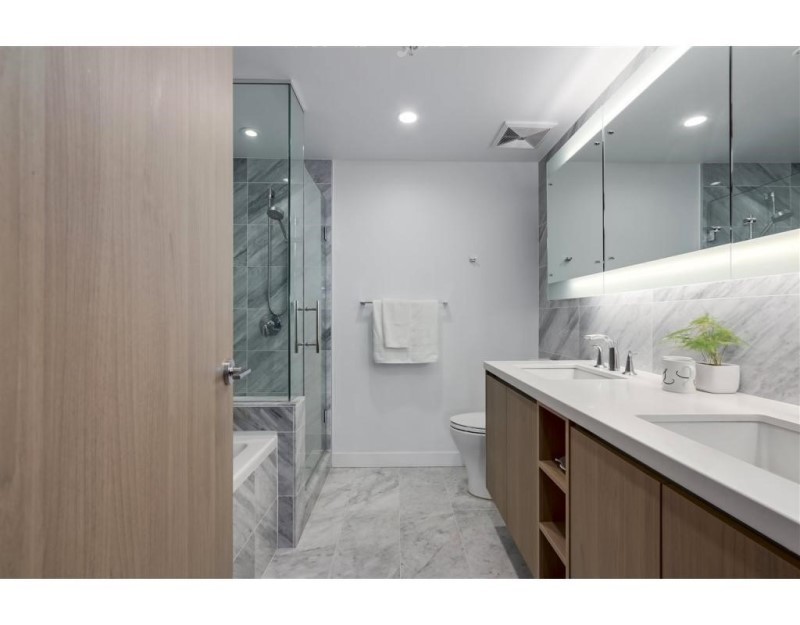 201215113251_bathroom.jpg