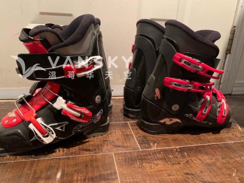 260110162508_滑雪鞋2.jpg